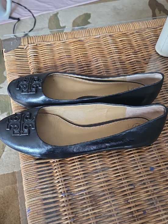 Tory Burch Shoes - Tory Burch Black Leather Logo Ballet Flats